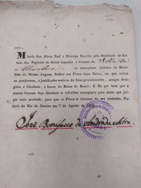Euges Lima mostra documento histórico da Independência do Brasil, no Maranhão
