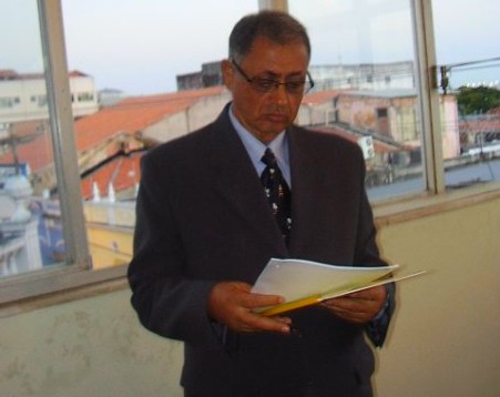 Na estreia do ensaísta LEOPOLDO GIL, 'O Brado de Reginaldo Telles de Sousa'. Simplesmente espetacular.
