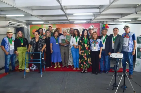  Primeira antologia de Trovas da AMT, lançada na 17a. Feira do Livro de São Luís
