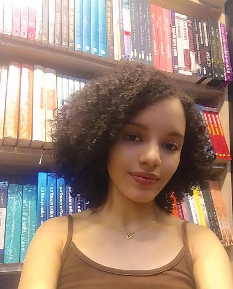 Esse poema de VITÓRIA DUARTE foi finalista do Festival maranhense de conto, crônica, e poesia da Uema