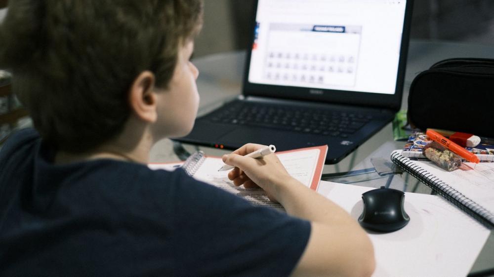 Escola decide se aluno deve ligar câmera em aula, diz Conselho de Educação