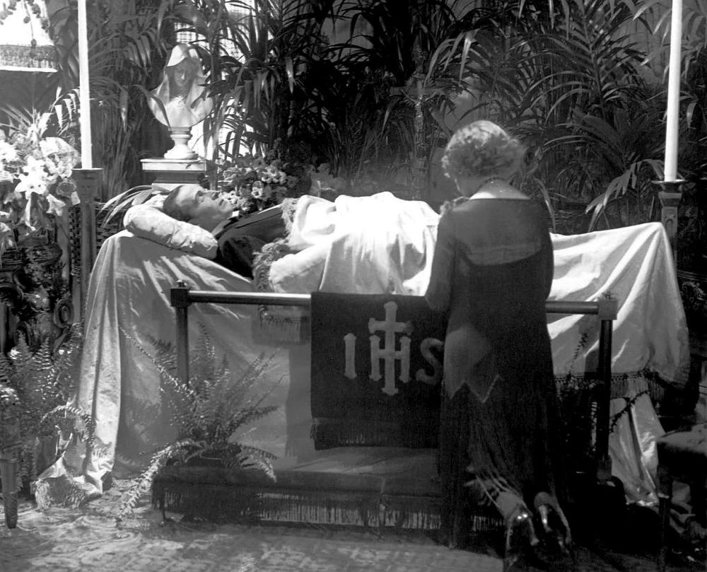 O último adeus: O insano velório de RUDOLPH VALENTINO, ídolo do cinema mudo
