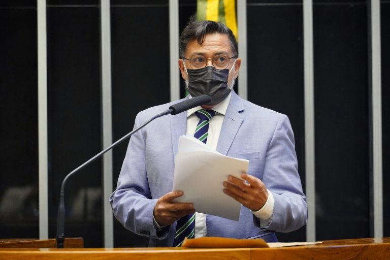 Comissão aprova reserva de 10% vagas de estágio para pessoas com deficiência na administração pública