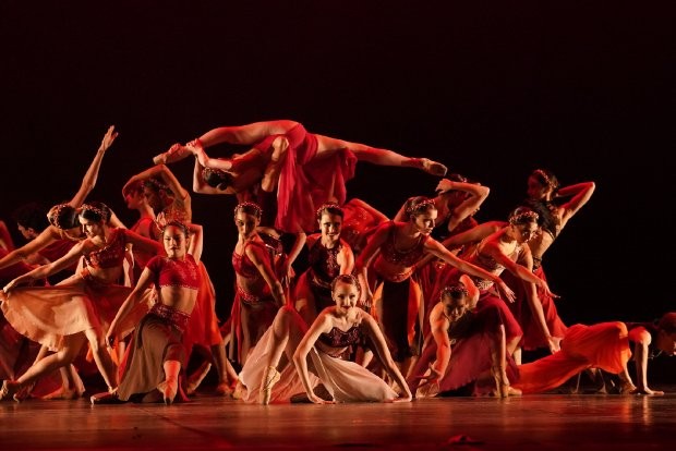 Carlos Moisés prestigia a Noite dos Campeões do 38º Festival de Dança de Joinville