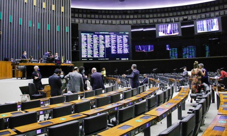 Aprovada urgência para projeto que amplia até 2026 isenção de IPI sobre carro para pessoa com deficiência; acompanhe
