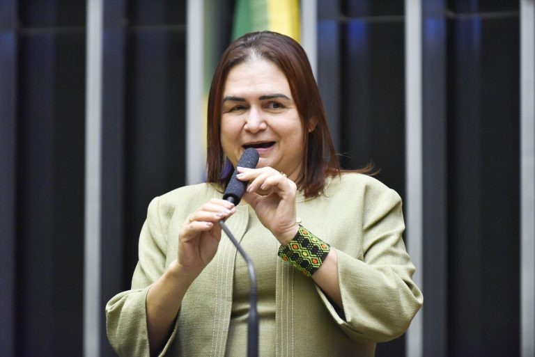 Comissão aprova cassação da habilitação de motorista que agredir mulheres no trânsito
