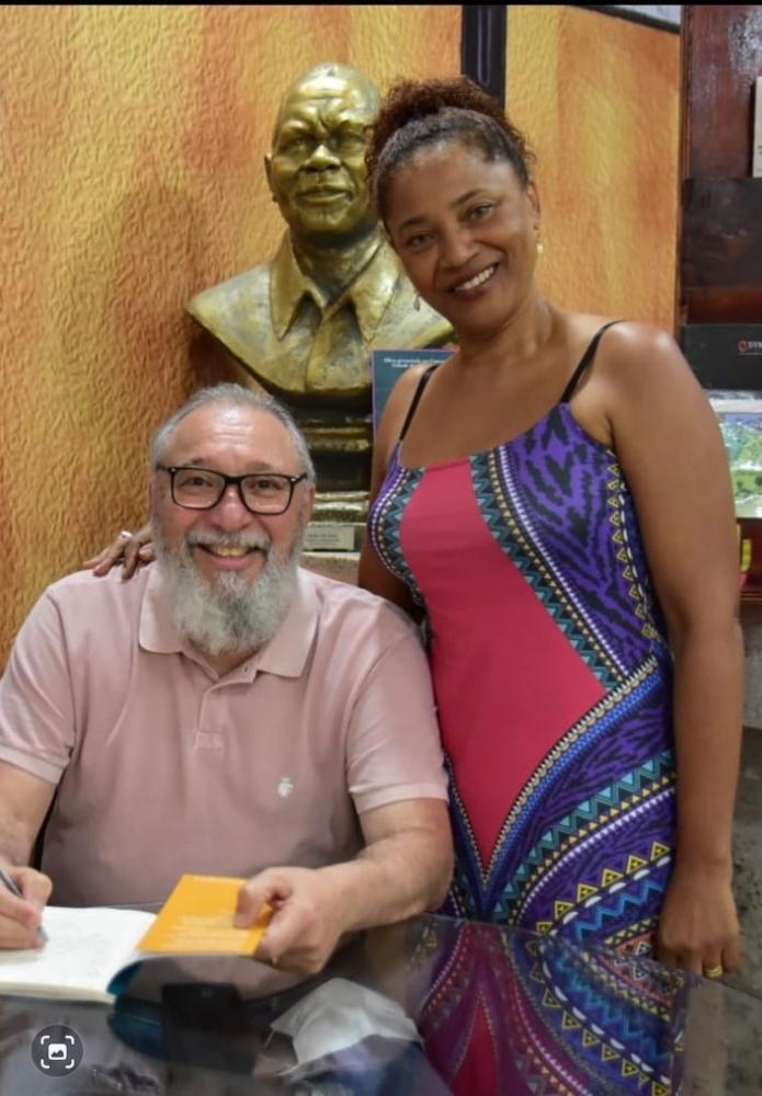 Inédito: poeta e escritora Maura Luza Frazão faz 'Spina', sobre a 