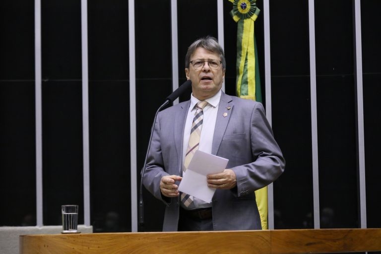 Proposta eleva para 65 anos a idade de classificação como pessoa idosa
