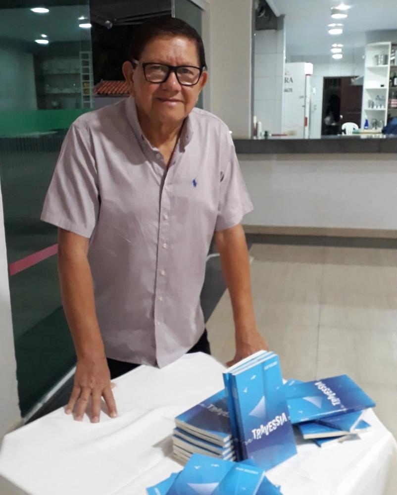 Eloy Melônio, sem dúvida, é um contista aplaudido. Basta ler, 