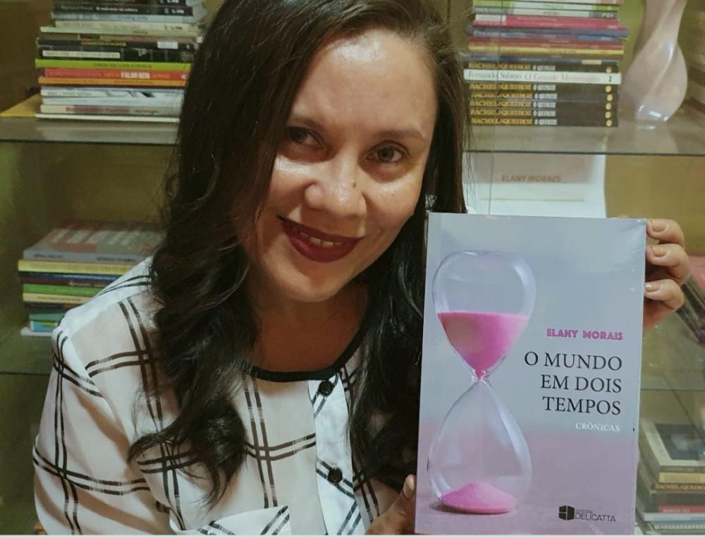 Momentos mágicos da professora, poeta, cronista e escritora Elany Morais