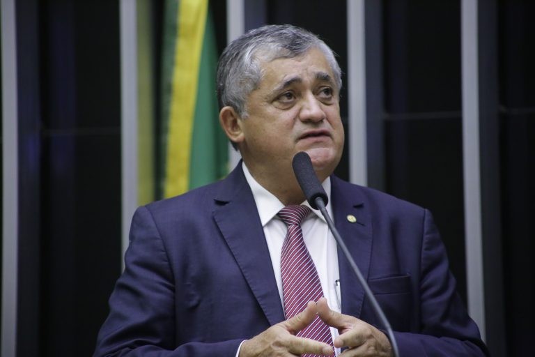 Deputados aprovam projeto que cria a Lei Paulo Gustavo de ajuda ao setor cultural