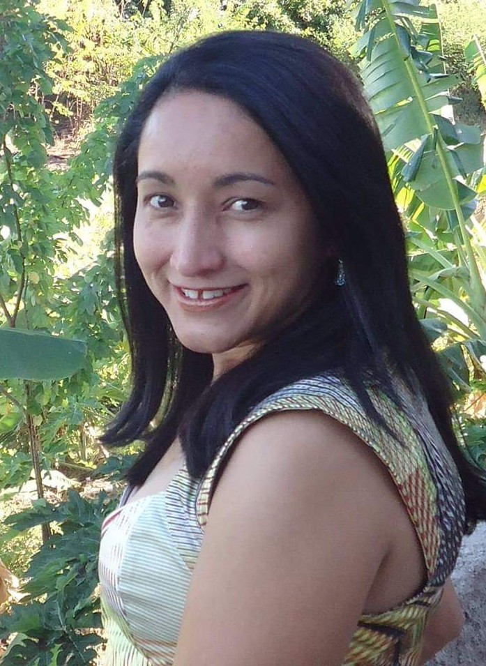 Especial: estreia hoje como articulista, a professora e poetisa Esmeralda Costa