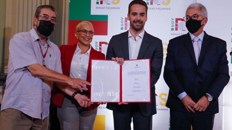 Contrato para retomada das obras do Multipalco do Theatro São Pedro é assinado