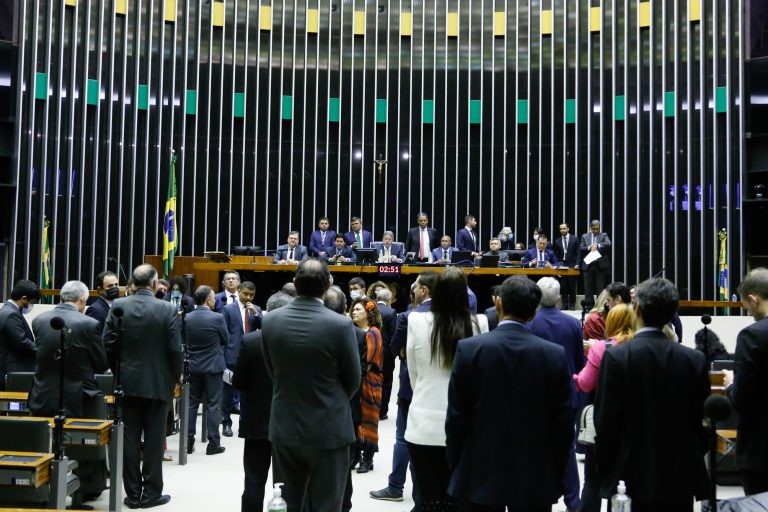 Câmara aprova moção de louvor a enfermeiros que denunciaram estupro de mulher durante o parto