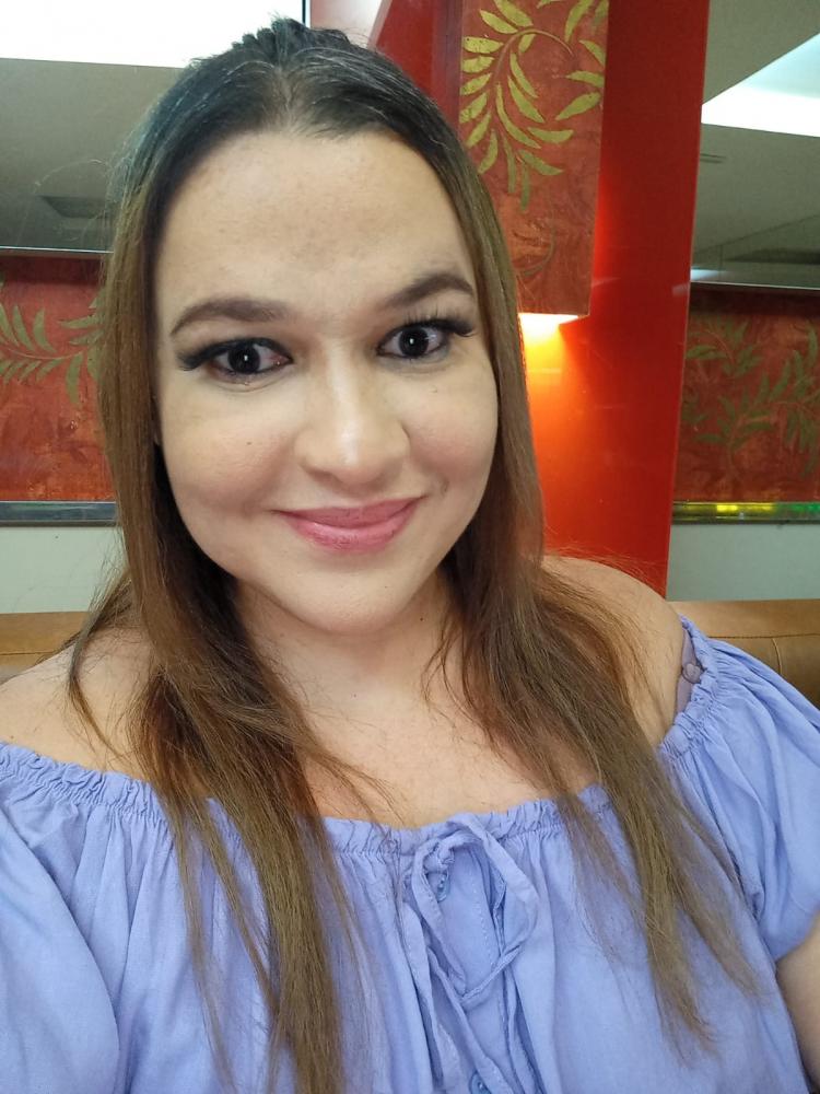 SHARLENE SERRA, UMA ESCRITA QUE SALTA AOS OLHOS E POUSA ALÉM
