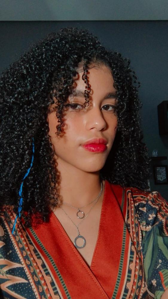 Poeta Ananda Oliveira Cabral Ferreira, da cidade de Santa Inês-Maranhão