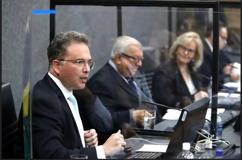 Daniel Blume exerce lado humano, ao cumprimentar a ministra Rosa Weber, presidente do CNJ
