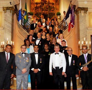 Vice Président d'Honneur – Divine Académie Française des Arts Lettres et Culture analisa livro 