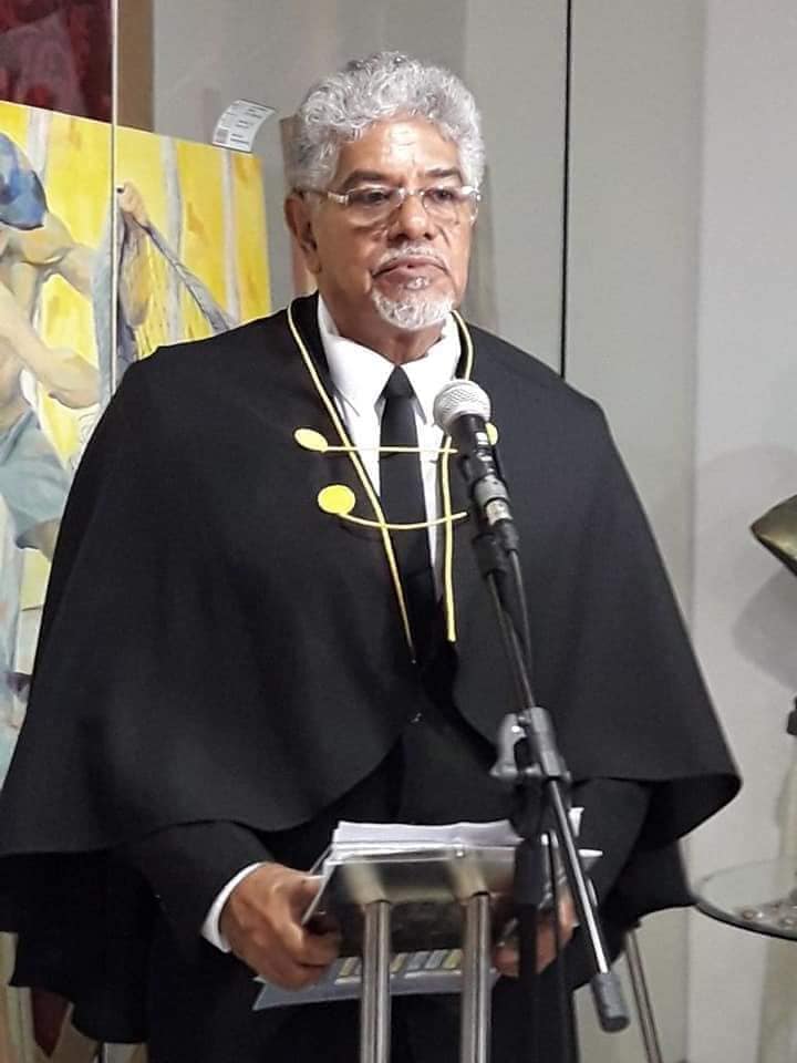 O ator e diretor Domingos Tourinho (MA) é homenageado pela escritora Linda Barros