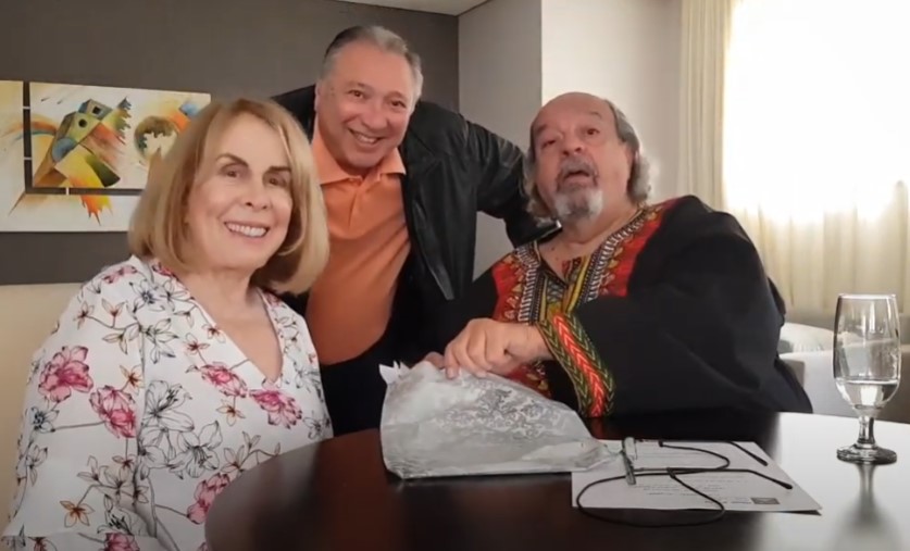 Através dessas duas entrevista emocionantes com a superquântica Joana Rolim, a TV do Facetubes homenageia as mulheres deste Planeta