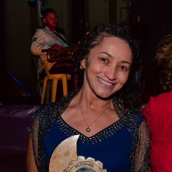 Homenagem da escritora e cordelista Esmeralda Costa (APB) as suas confreiras da Academia Poética Brasileira