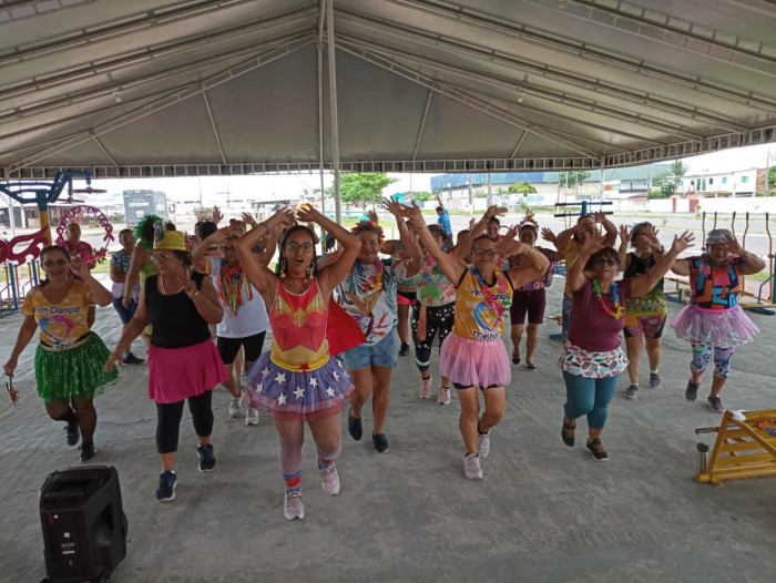 Esbanjando saúde, Bloco da Melhor Idade entra na folia do Carnailha