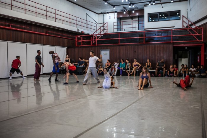 Balé Teatro Castro Alves mantém agenda de aulas abertas no Palácio da Aclamação