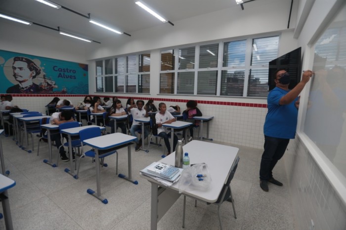 Governo publica resultado final do concurso para educadores neste sábado (29)