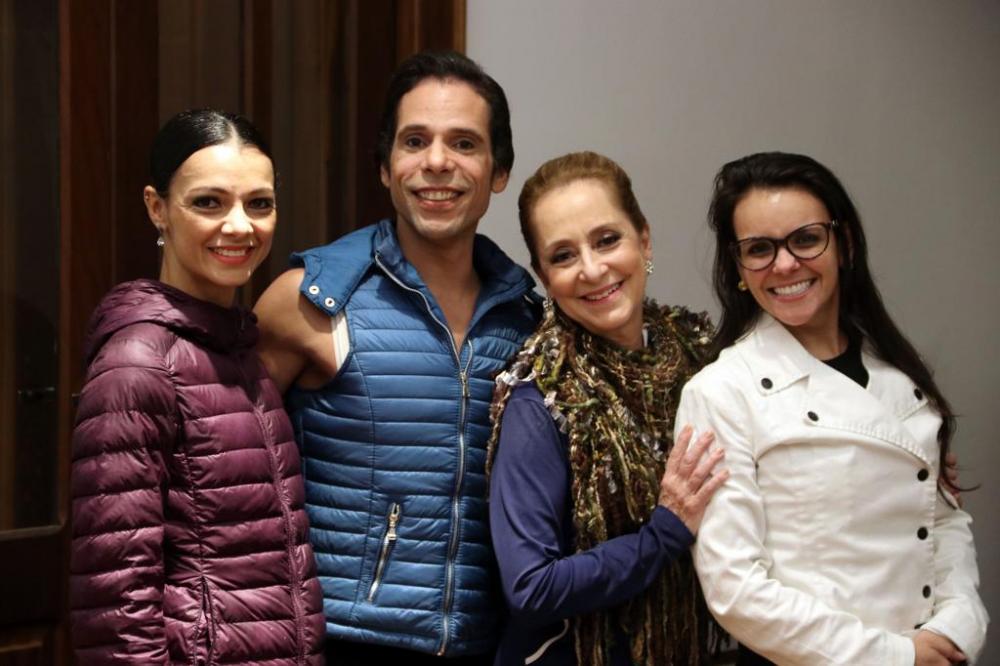 Com a participação de solistas do Theatro Municipal do Rio de Janeiro, a Curitiba Cia de Dança apresenta o espetáculo de balé Dom Quixote 