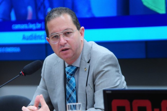 Projeto determina que todos os celulares ofereçam o acesso às rádios FM