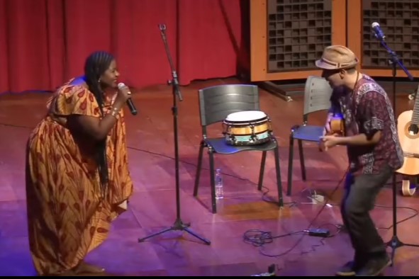 Toda a beleza da cantora Andréa Frazão no contexto do Pertencimento, em importante episódio paulista