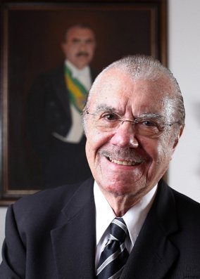 Em artigo recuperado das páginas da ABL, Sarney escreve: 