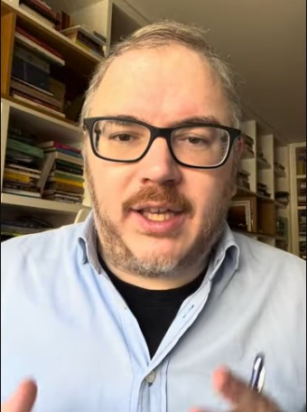 Por que razão o português de Portugal e o português do Brasil são diferentes?