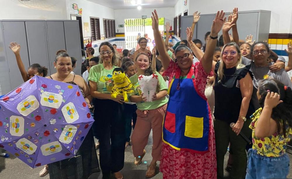 SEMANA DO LIVRO INFANTIL: Coletivo de Escritores Maranhenses promove ação literário na UEB Dr Oliveira Roma em alusão ao dia do livro infantil.