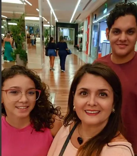"MÃES FARÓIS -FELIZ DIA DAS MÃES", de Sharlene Serra, da APB