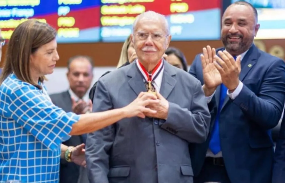 "José Sarney é homenageado pela Assembleia Legislativa do Maranhão Joizacawpy Costa", de Joizacawpy Costa