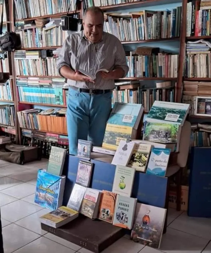 Uma homenagem do imortal APB Antonio Guimarães de Oliveira ao "Dia do Escritor"