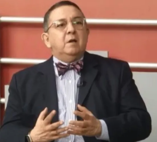 "O DIVÃ", de José Cláudio Pavão Santana. Convidado do Facetubes Internacional