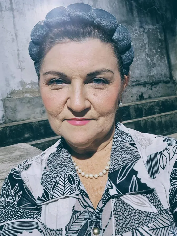 Performance: Linda Barros – atriz: “Dona Edith na AVL”