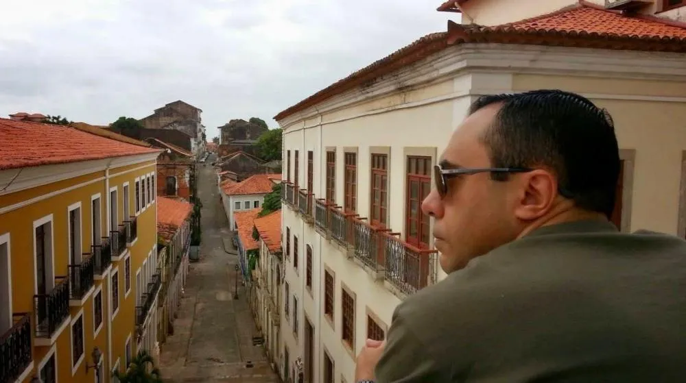 O filósofo, poeta e escritor Rogério Rocha estreia no Facetubes como colunista