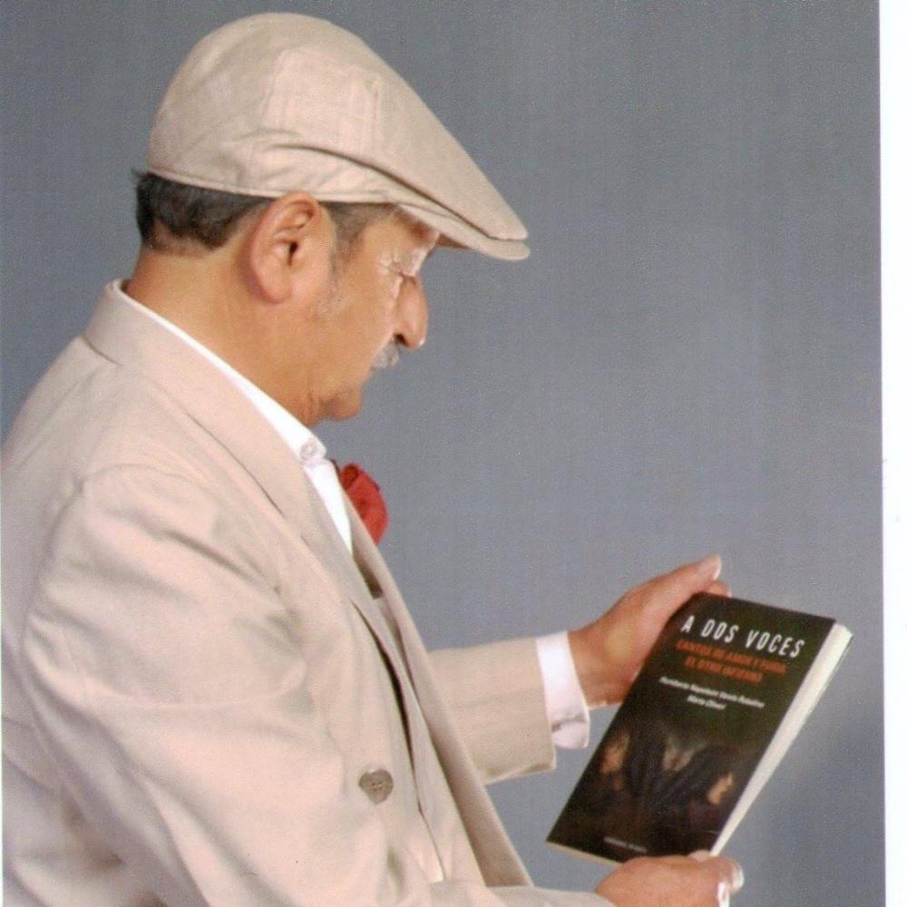 Humberto Napoleón Varela Robalino e Marta Oliveri lançam 'best-seller' de poesias
