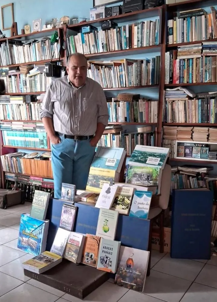 LIVROS & BIBLIOTECÁRIOS       