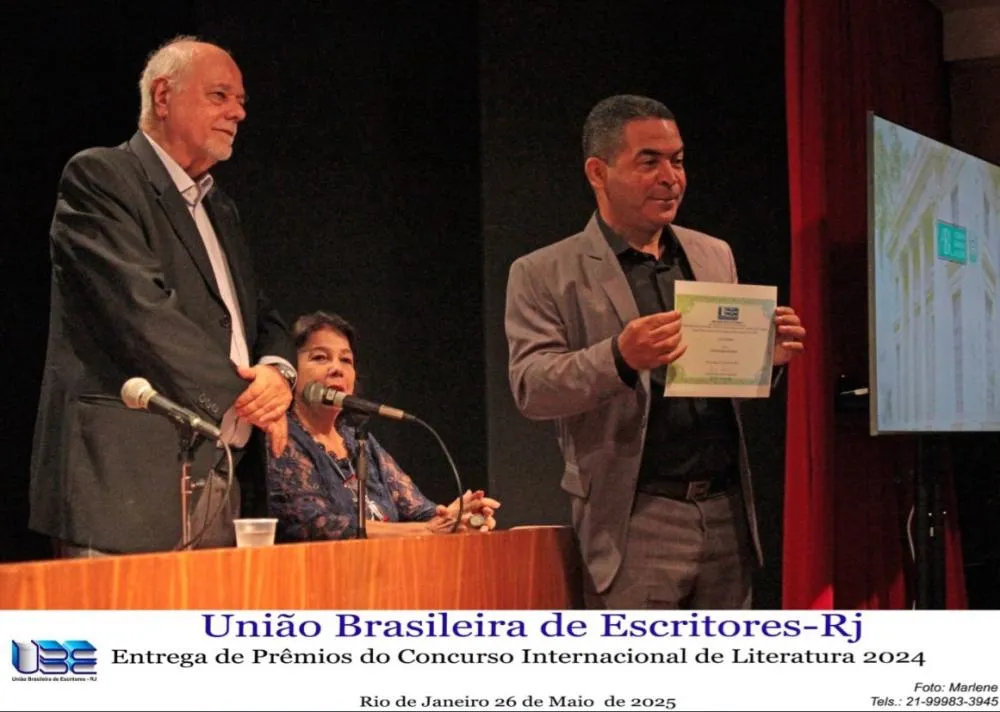 Paulo Rodrigues é premiado pela UBE-RJ, na Academia Brasileira de Letras