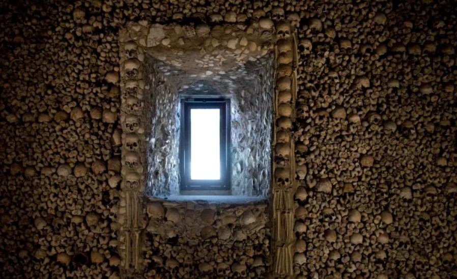 Especial José Roberto Francis: Você conhece a Capela dos Ossos de Évora?