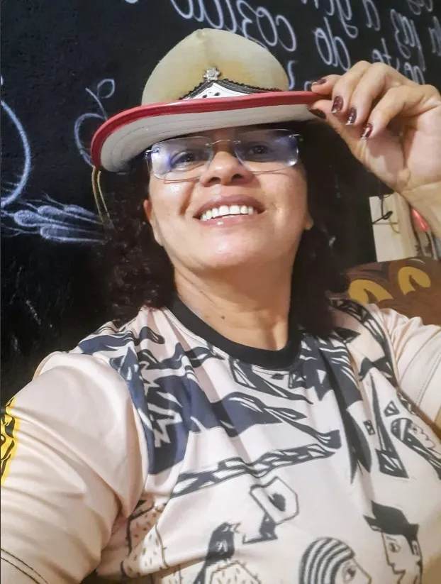 E o destino fez-me esbarrar em Aldira Martins. (Que belo presente!)