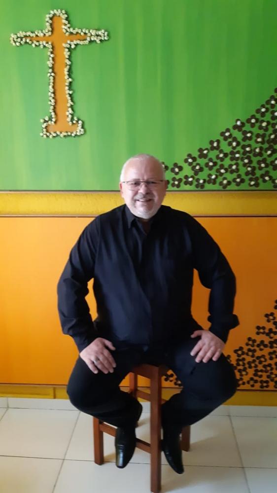 LUIZ ARTHUR MONTES RIBEIRO CELEBRA 30 ANOS DE ARTES VISUAIS