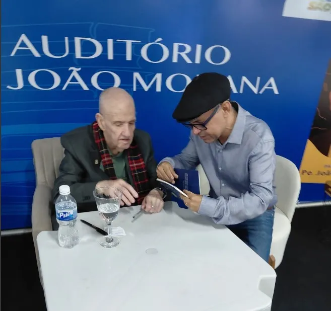 PALAVRAS QUE ILUMINAM: A SABEDORIA POÉTICA DE CARLOS NEJAR