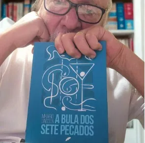 Será mesmo que com tanta artificialidade, a poesia continuará inseparável do sentimento e da experiência interior?