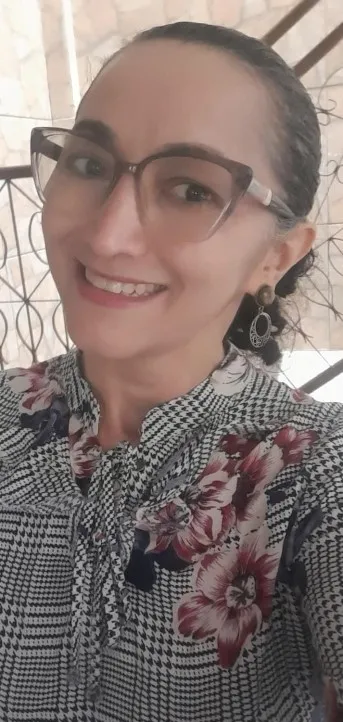SEGUNDA POÉTICA faz homenagem ao Cordel Brasileiro, com Esmeralda Costa
