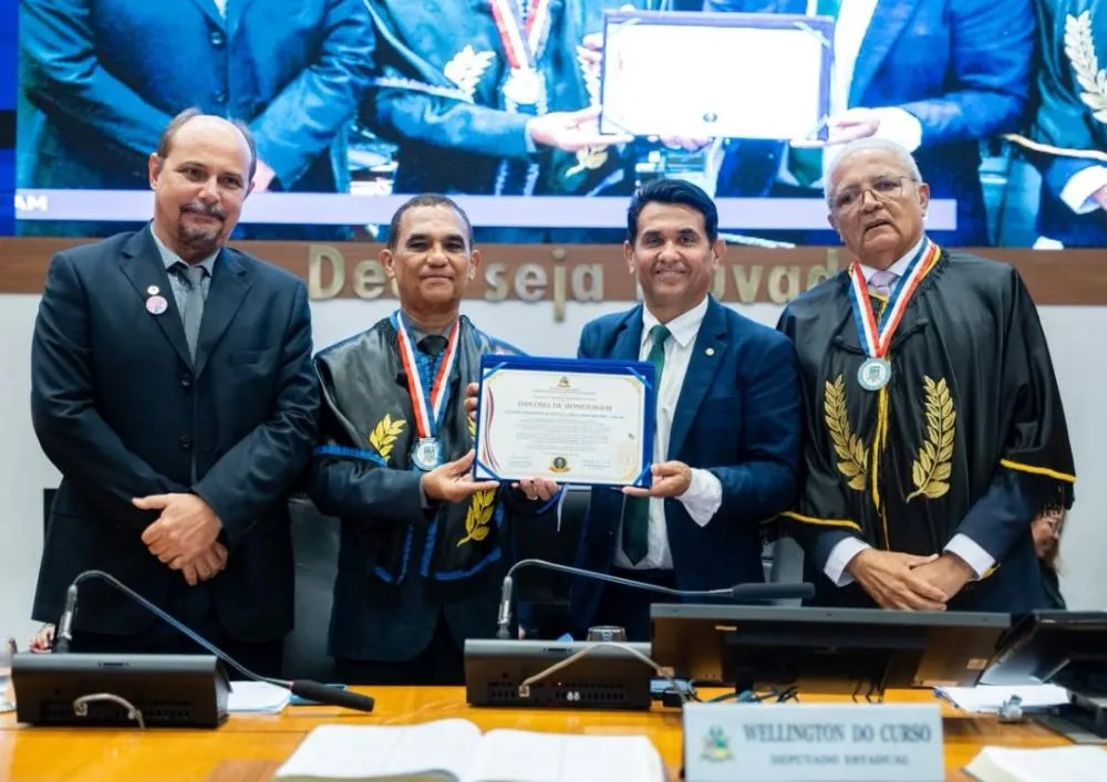 A AMCLAM através do Cel. Furtado recebe um Diploma de Reconhecimento da ALEMA